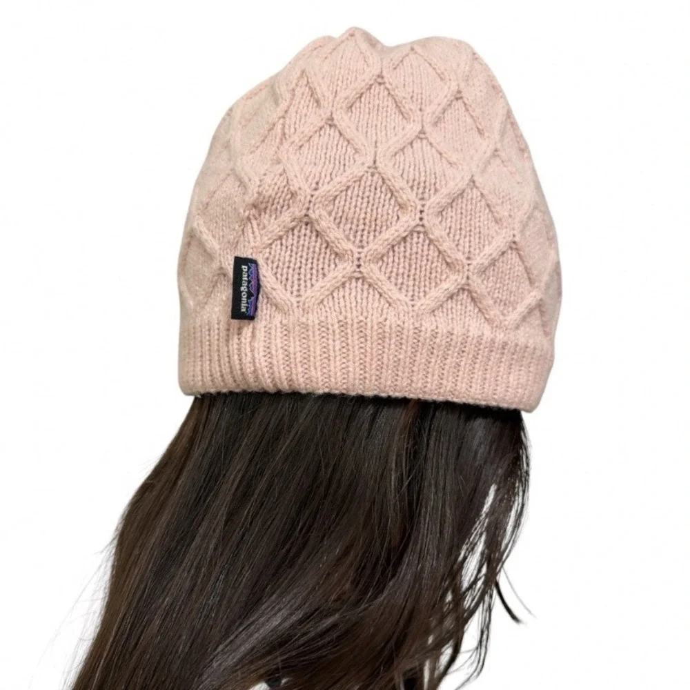 Patagonia Women Diamond Cable Knit Beanie Fuzzy Mauve Pink Wool Blend 28996 FA21
